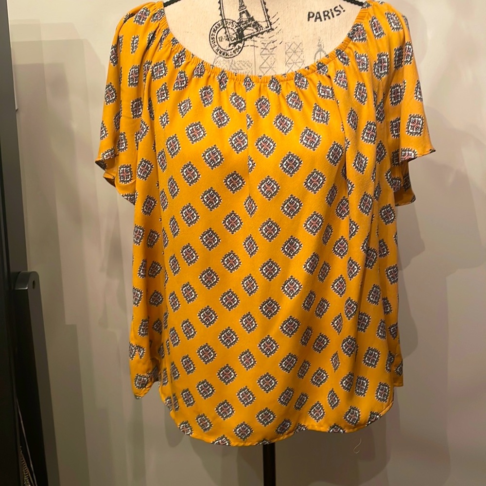 SUPER CUTE FLOWY TOP